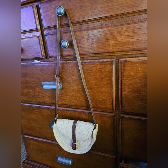 Elegant Cream Straw Shoulder Bag - Picture 4 of 4